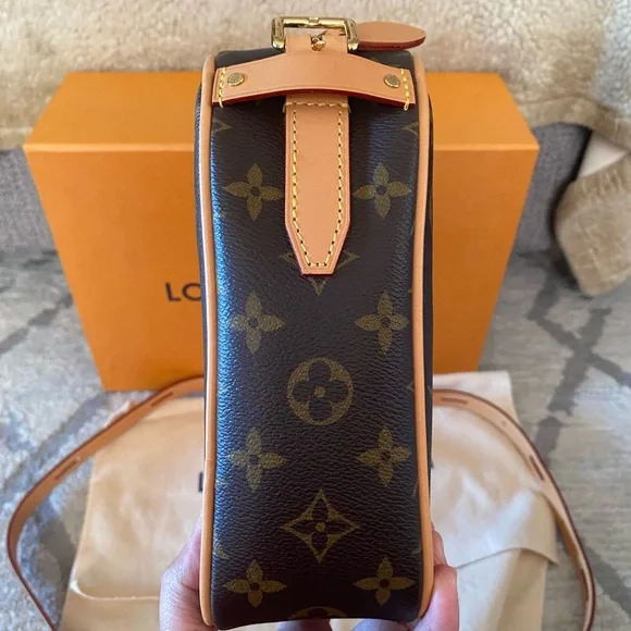 Louis Vuitton heart bag ❤️ 💼 limited edition - Picture 9 of 17